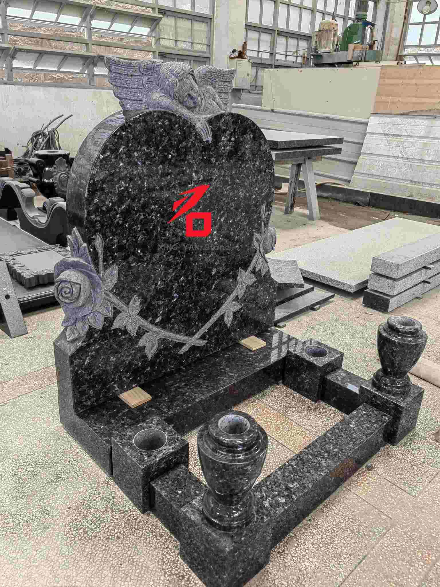 ब्लू पर्ल ग्रेनाइट दिल के आकार का एंजेल मेमोरियल टॉम्बस्टोन